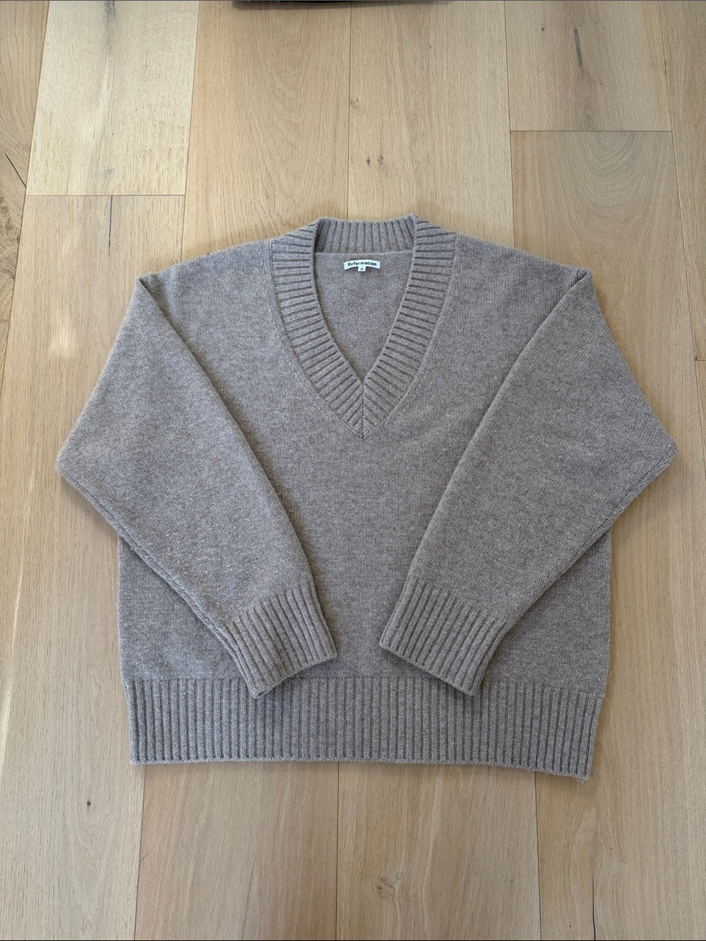 Reformation Jadey V-Neck Cashmere Sweater